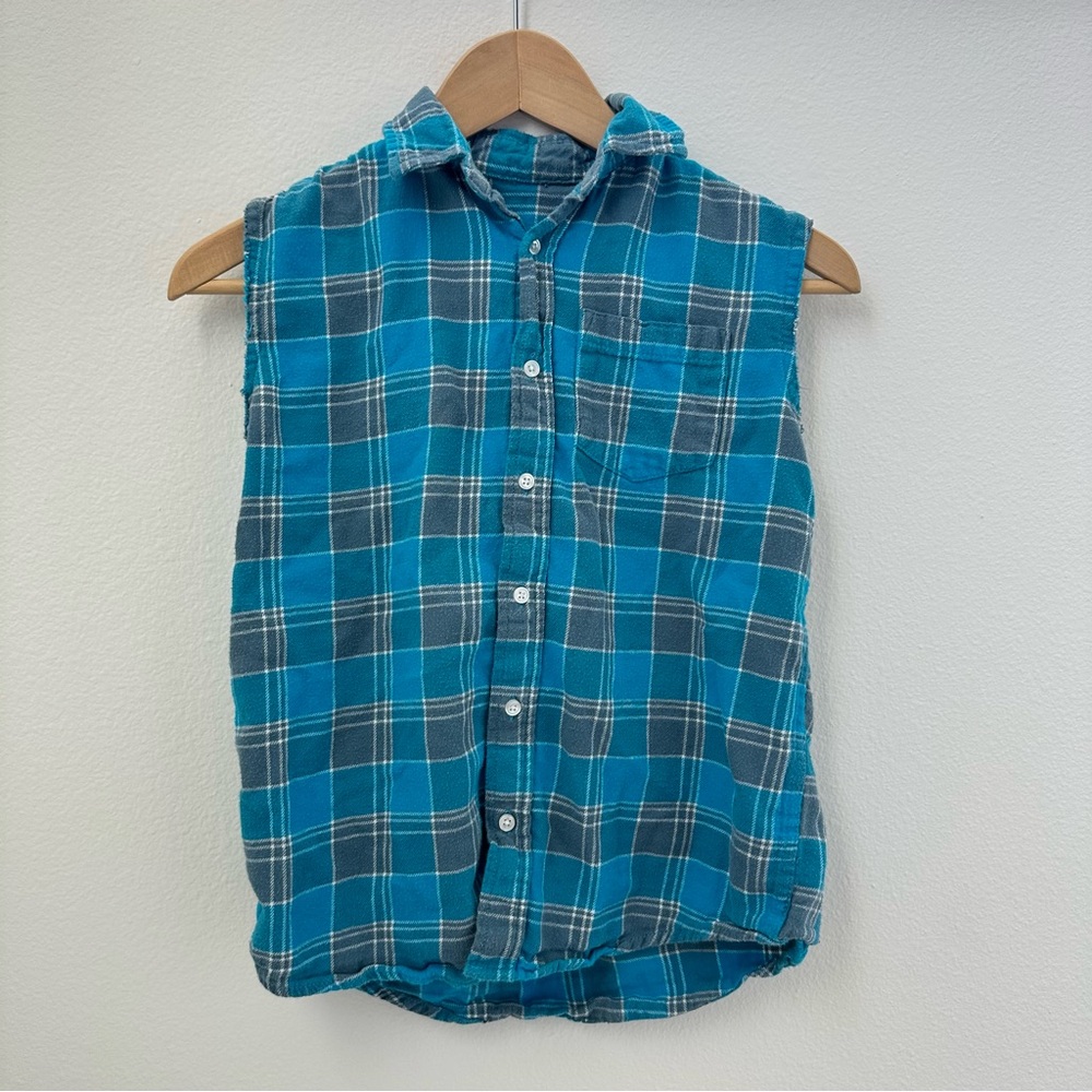 Flannel plaid sleeveless button-up shirt